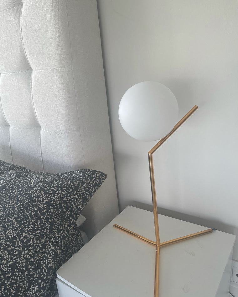 Diff Milk Glass Globe Table Lamp-DF8011