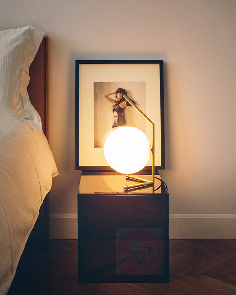 Diff Milk Glass Globe Table Lamp-DF8011