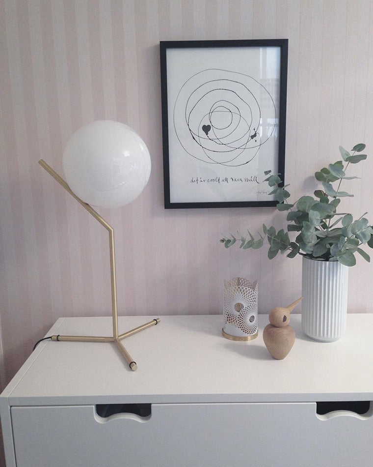 Diff Milk Glass Globe Table Lamp-DF8011